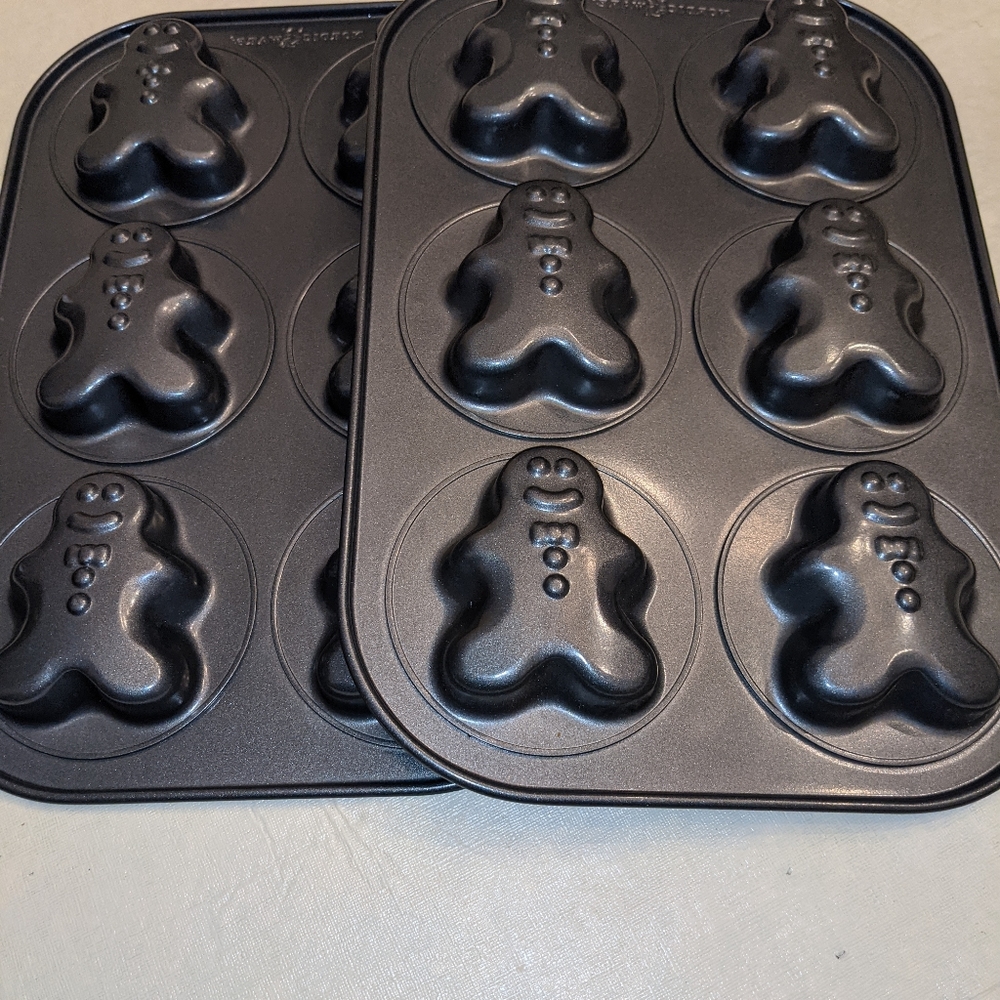 2 Gingerbread man pans.